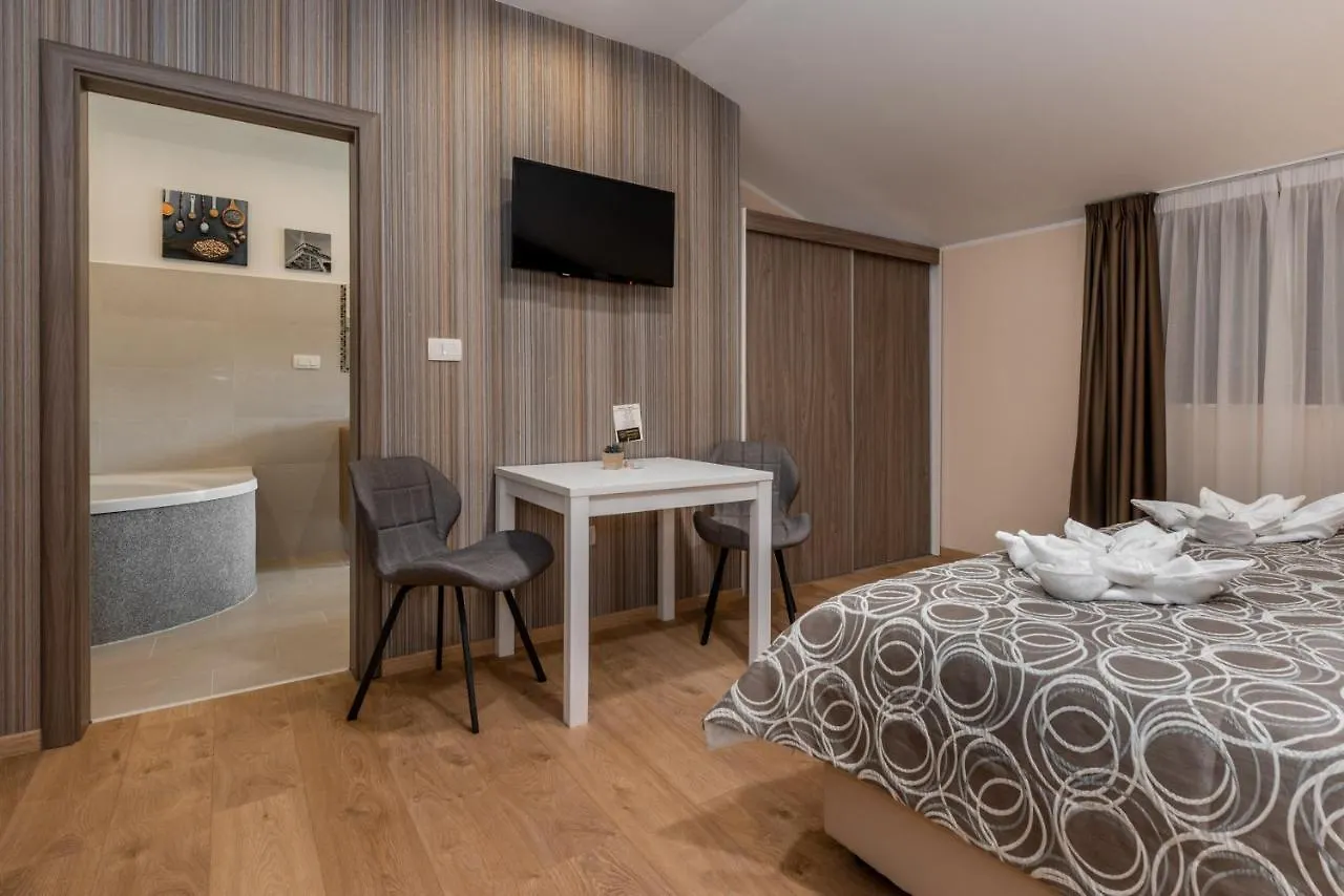 **** Couette-café Hotel Tomazici Santalezi Croatie
