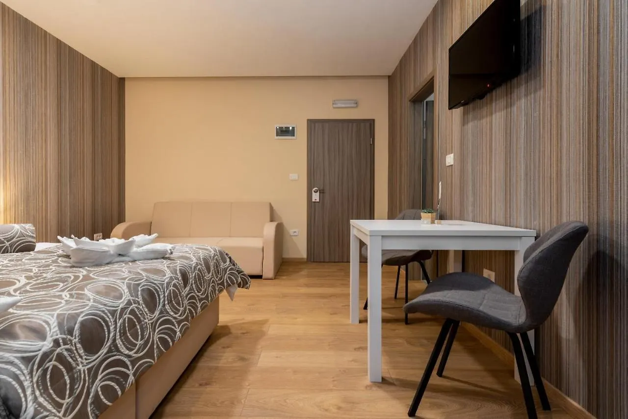 Hotel Tomazici Santalezi
