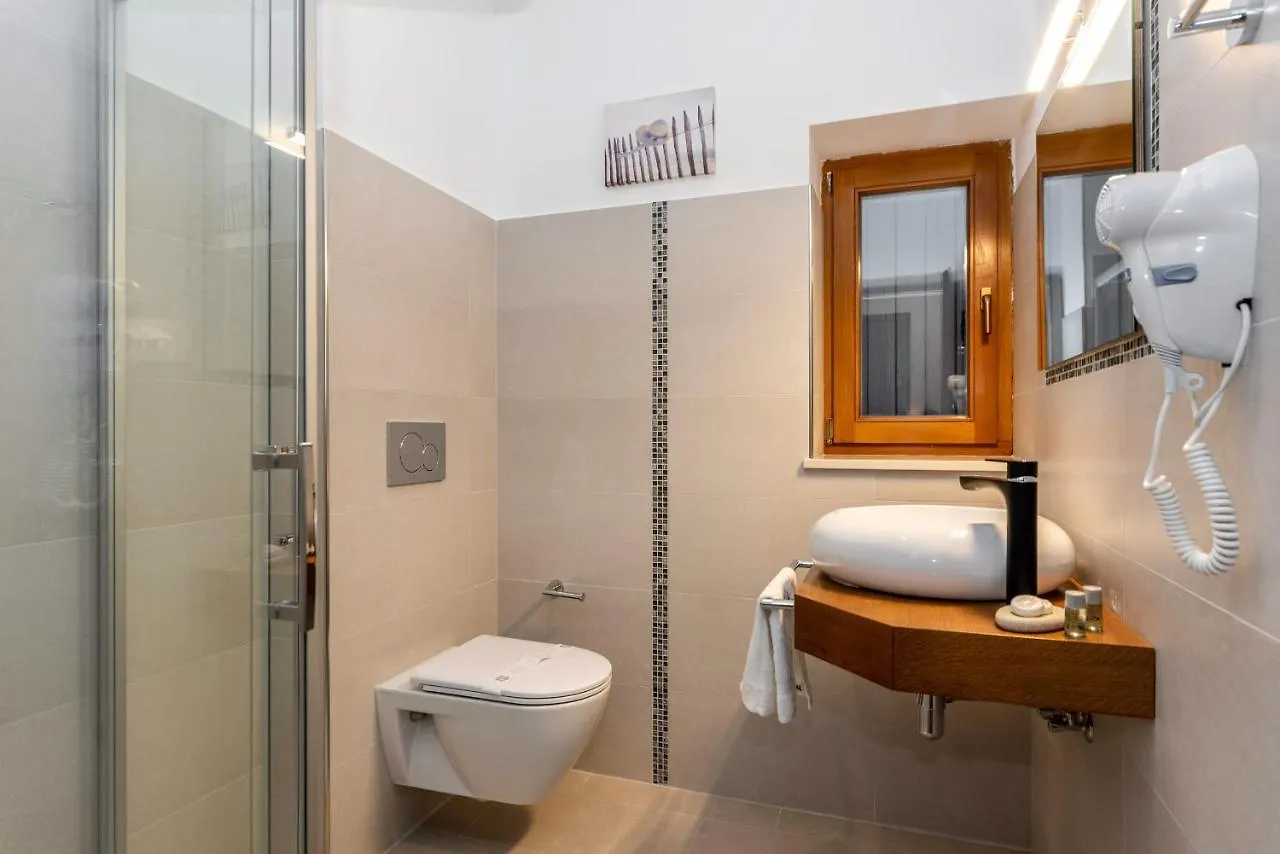 Hotel Tomazici Santalezi