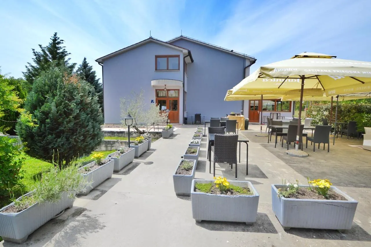 Hotel Tomazici Santalezi Bed and Breakfast